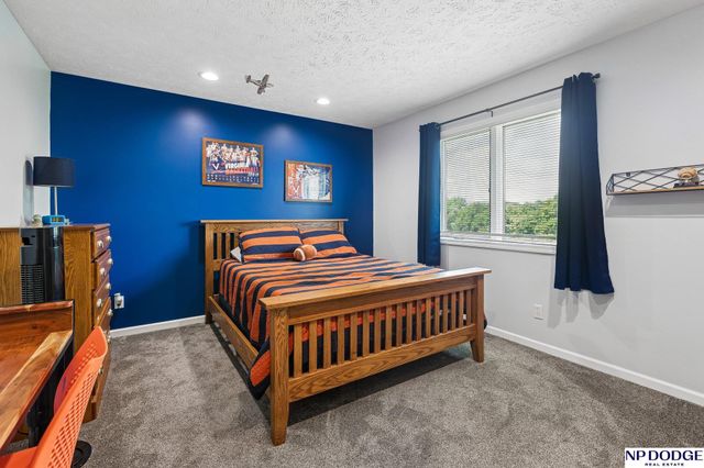 1255 Limerick Road, Papillion, NE 68046