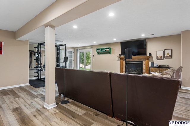 1255 Limerick Road, Papillion, NE 68046