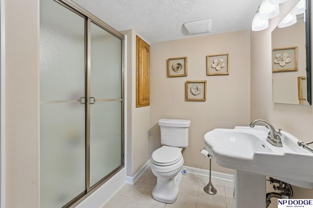 1255 Limerick Road, Papillion, NE 68046