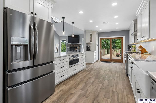 1255 Limerick Road, Papillion, NE 68046