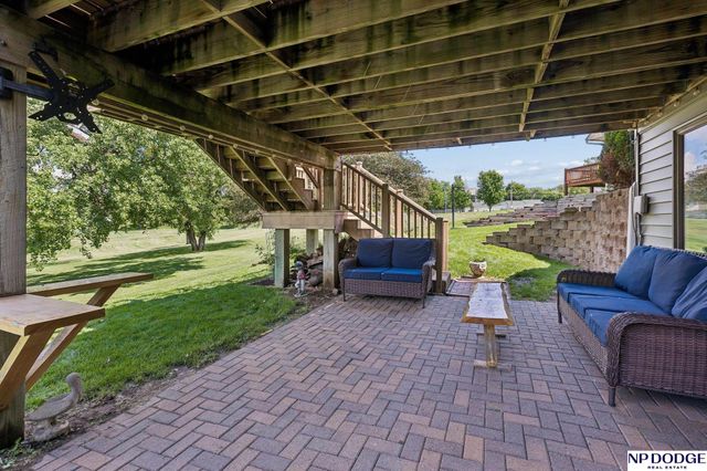 1255 Limerick Road, Papillion, NE 68046
