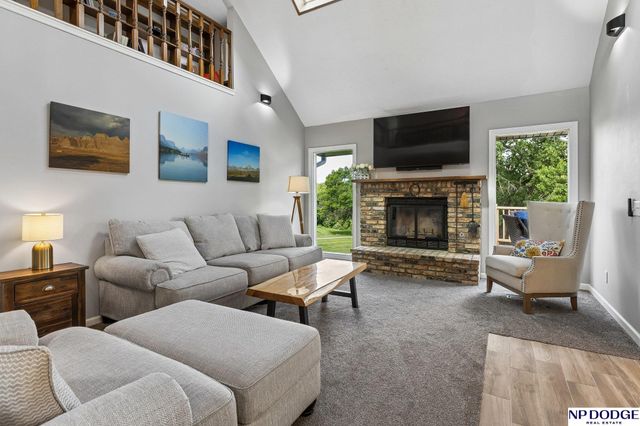 1255 Limerick Road, Papillion, NE 68046