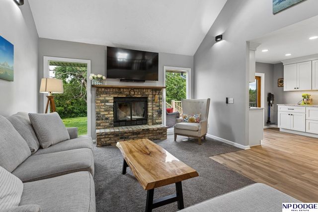 1255 Limerick Road, Papillion, NE 68046