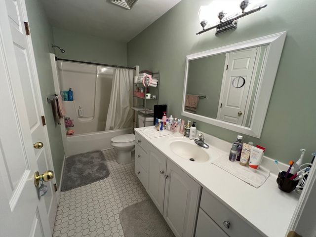 14 Rockland St, Newton, MA 02461