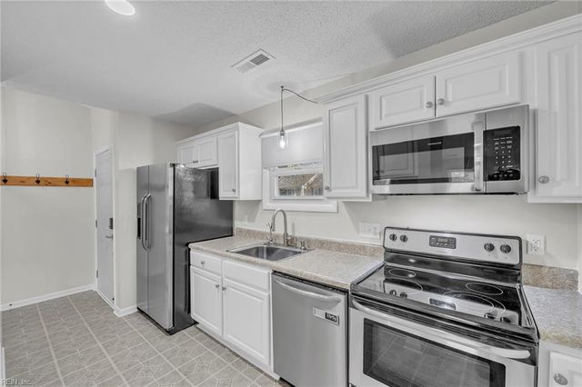 912 Hastings CT, Chesapeake, VA 23320