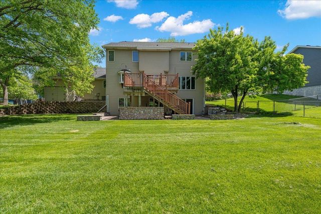 139 Ridge Way, Mahtomedi, MN 55115