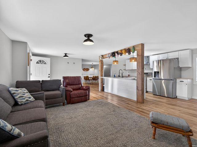 706 S Hamsher Street, Garrett, IN 46738