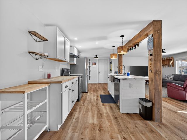 706 S Hamsher Street, Garrett, IN 46738