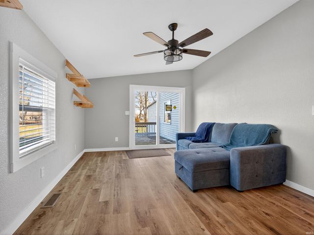 706 S Hamsher Street, Garrett, IN 46738