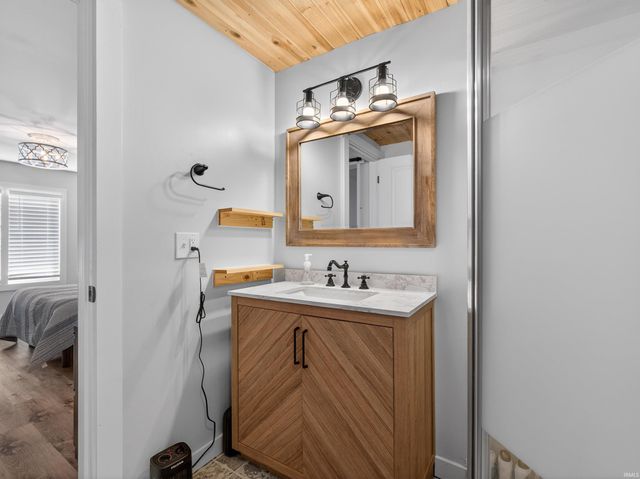 706 S Hamsher Street, Garrett, IN 46738