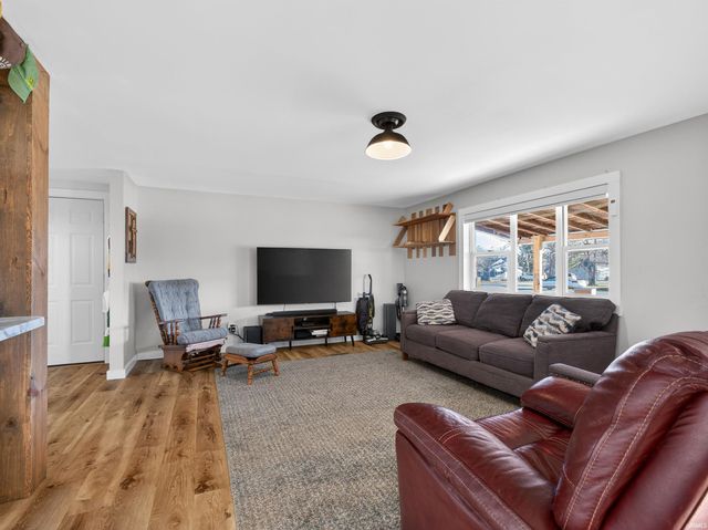 706 S Hamsher Street, Garrett, IN 46738