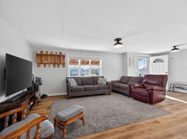706 S Hamsher Street, Garrett, IN 46738