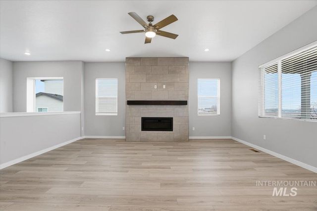 1301 White Cliffs St, Middleton, ID 83644