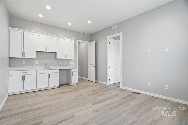 1301 White Cliffs St, Middleton, ID 83644