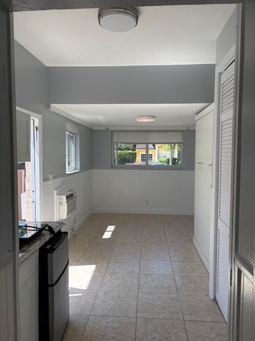 1418 Wiley Street, Hollywood, FL 33020
