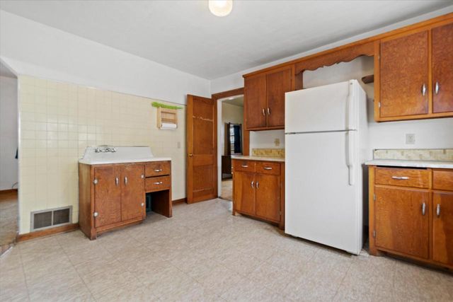 2837 S 15th STREET, Milwaukee, WI 53215