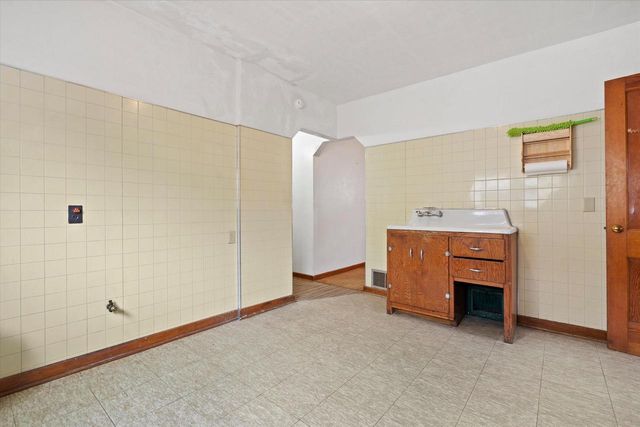 2837 S 15th STREET, Milwaukee, WI 53215