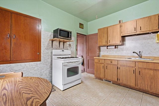 2837 S 15th STREET, Milwaukee, WI 53215