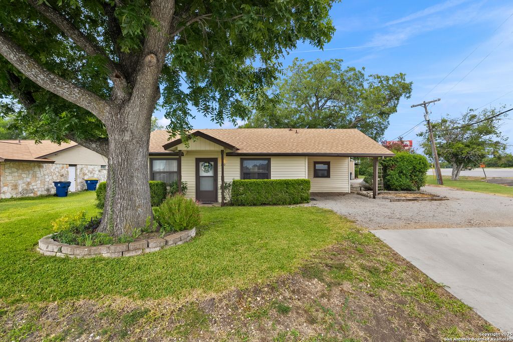 100 Haeckerville Rd, Cibolo, TX 78108