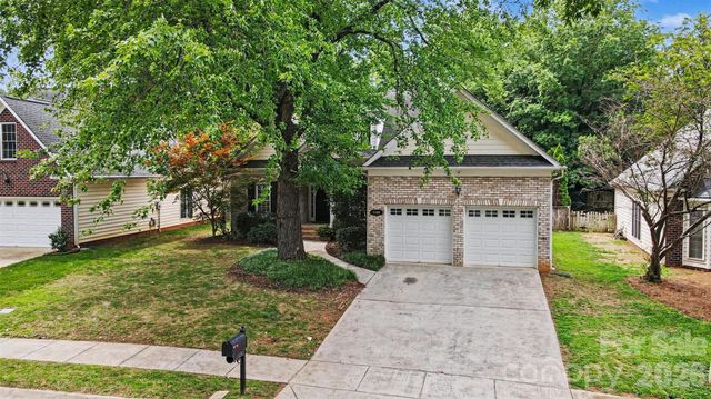 1109 Moray Court, Charlotte, NC 28211