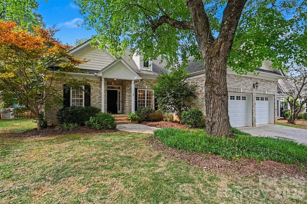 1109 Moray Court, Charlotte, NC 28211