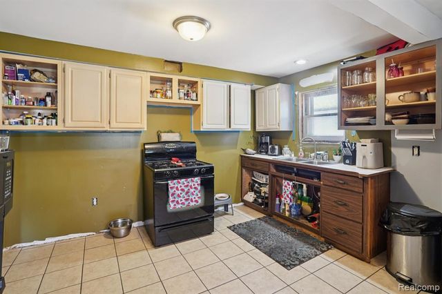 19740 Broadacres Street, Clinton Township, MI 48035