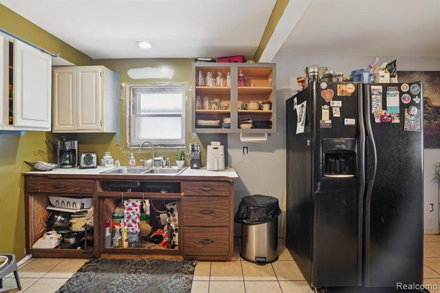 19740 Broadacres Street, Clinton Township, MI 48035