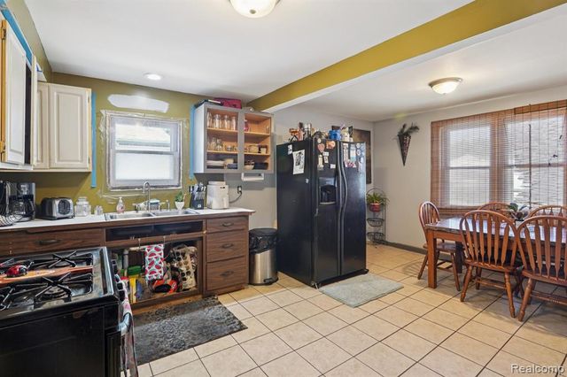 19740 Broadacres Street, Clinton Township, MI 48035