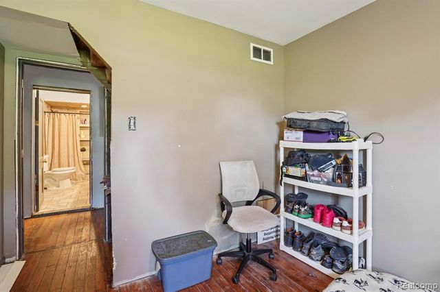 19740 Broadacres Street, Clinton Township, MI 48035
