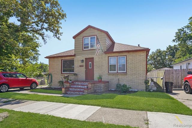 19740 Broadacres Street, Clinton Township, MI 48035