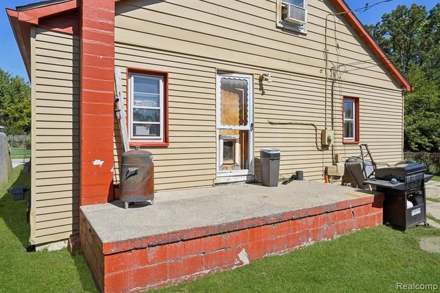 19740 Broadacres Street, Clinton Township, MI 48035