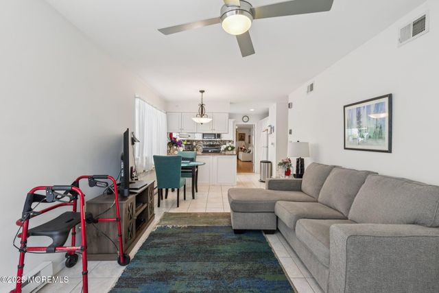 4 Harrogate Lane, Manchester, NJ 08759