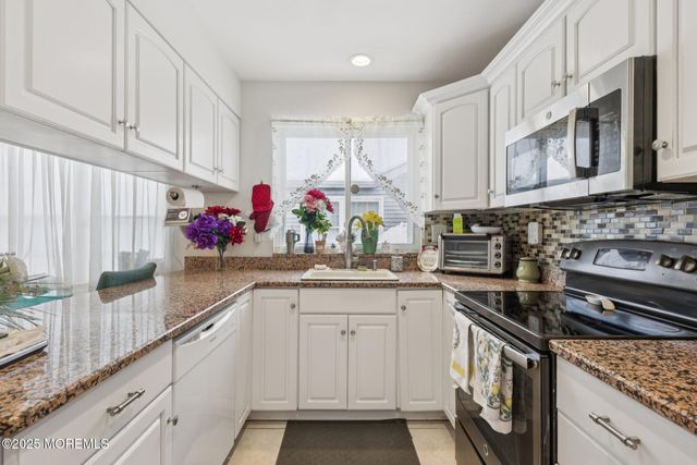 4 Harrogate Lane, Manchester, NJ 08759