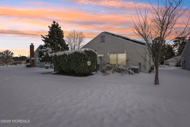 4 Harrogate Lane, Manchester, NJ 08759