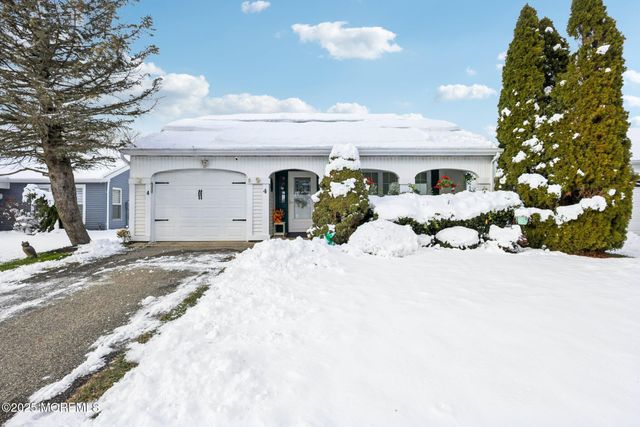 4 Harrogate Lane, Manchester, NJ 08759