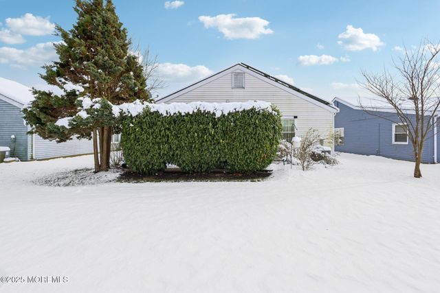 4 Harrogate Lane, Manchester, NJ 08759