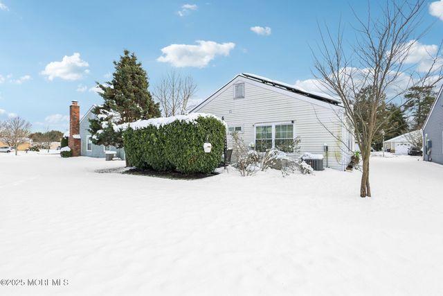 4 Harrogate Lane, Manchester, NJ 08759