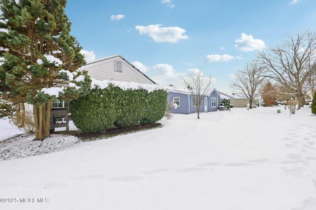 4 Harrogate Lane, Manchester, NJ 08759