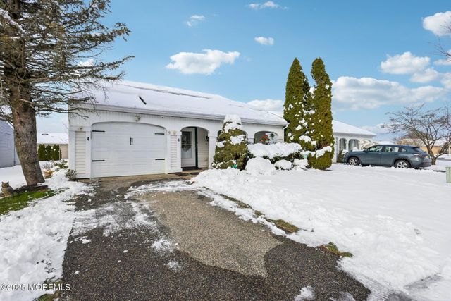 4 Harrogate Lane, Manchester, NJ 08759