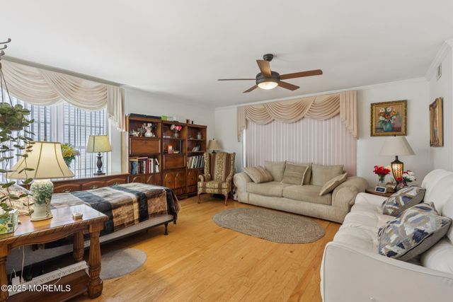 4 Harrogate Lane, Manchester, NJ 08759