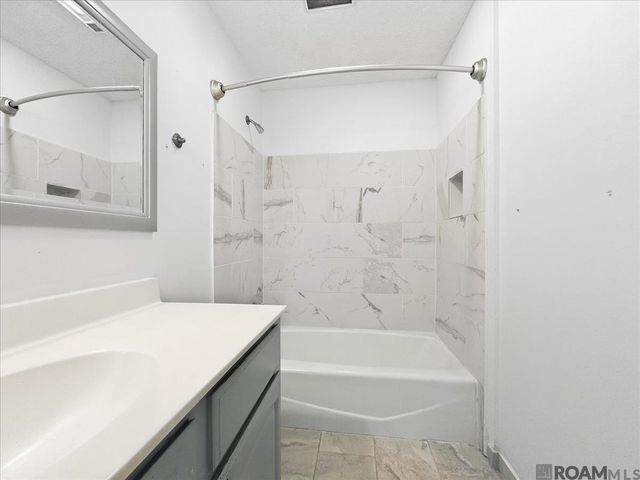 16044 S Harrells Ferry Rd, Baton Rouge, LA 70816