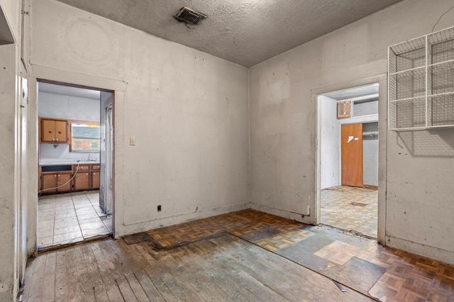 9429 E Avenue H, Houston, TX 77012