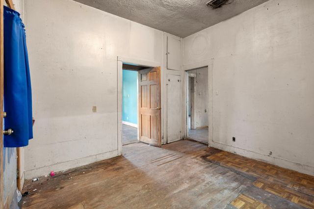 9429 E Avenue H, Houston, TX 77012