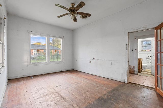 9429 E Avenue H, Houston, TX 77012