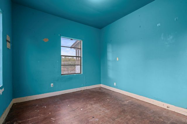 9429 E Avenue H, Houston, TX 77012