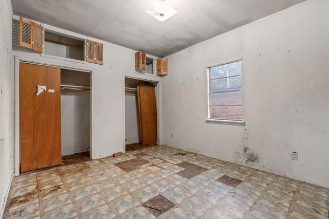 9429 E Avenue H, Houston, TX 77012