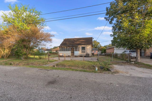 9429 E Avenue H, Houston, TX 77012