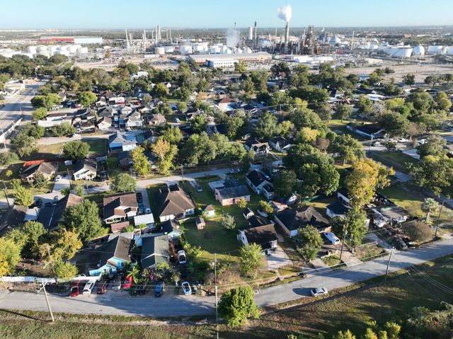 9429 E Avenue H, Houston, TX 77012