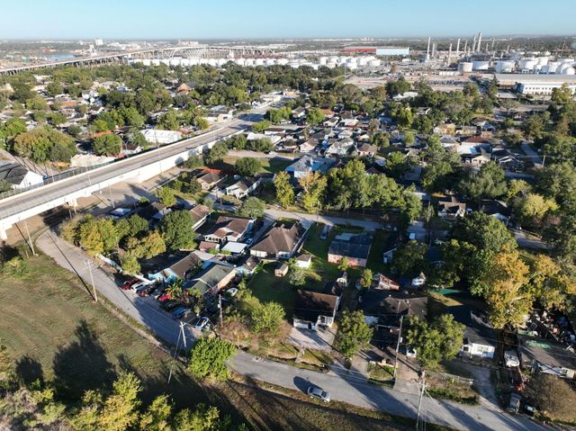 9429 E Avenue H, Houston, TX 77012