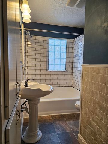 5505 Standish Drive, Fort Wayne, IN 46803